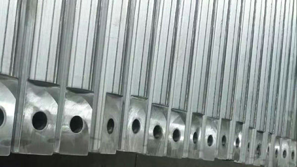 導柱、立柱